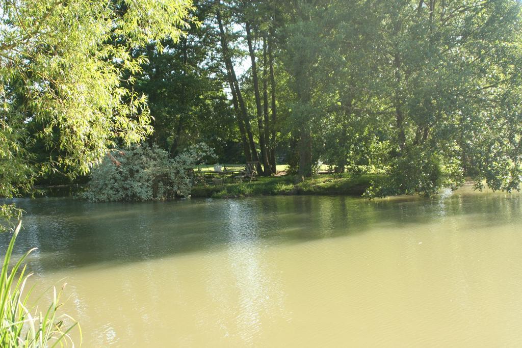 Le Petit Moulin Bed & Breakfast Faverelles ภายนอก รูปภาพ